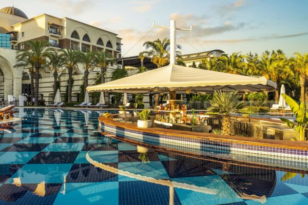 Kempinski The Dome PoolBar