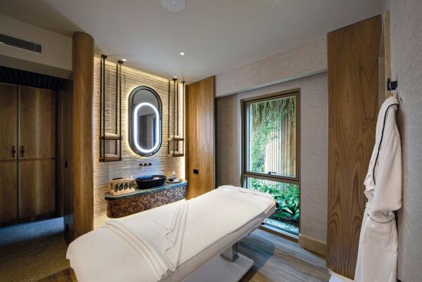 Regnum The Crown Massage