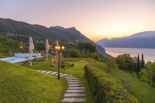 Villa Sostaga Pool Abend