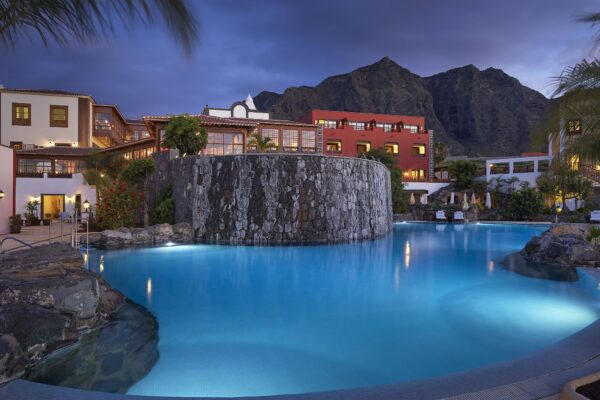 Melia Hacienda del Conde Außenpool Nachts